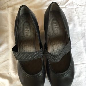 Privo Mary Jane size 7. Leather upper